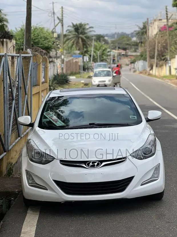 Hyundai Elantra SE 4dr Sedan (1.8L 4cyl 6A) 2015 White · Photo 1