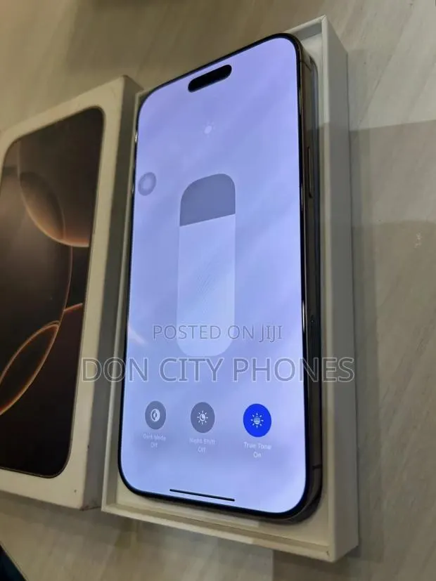 Apple iPhone 16 Pro Max 256 GB Gold · Photo 1