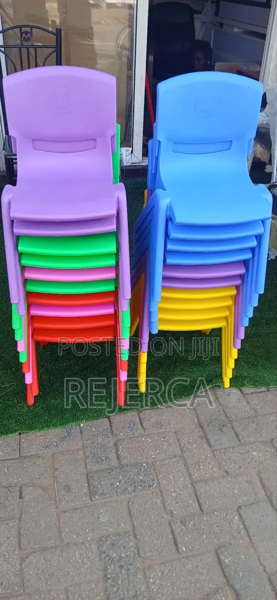Affordable School Plastic Chair · Photo 1