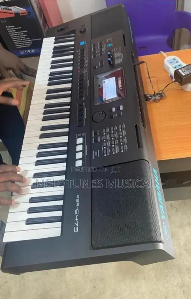 Yamaha PSR-E473 Portable Keyboard · Photo 1