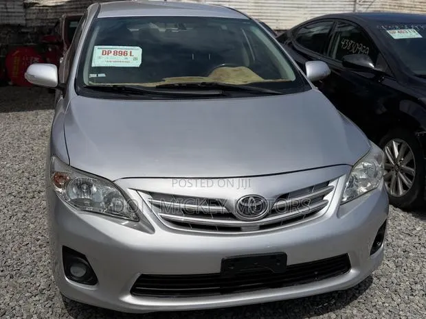Toyota Corolla Altis 2012 Silver · Photo 1