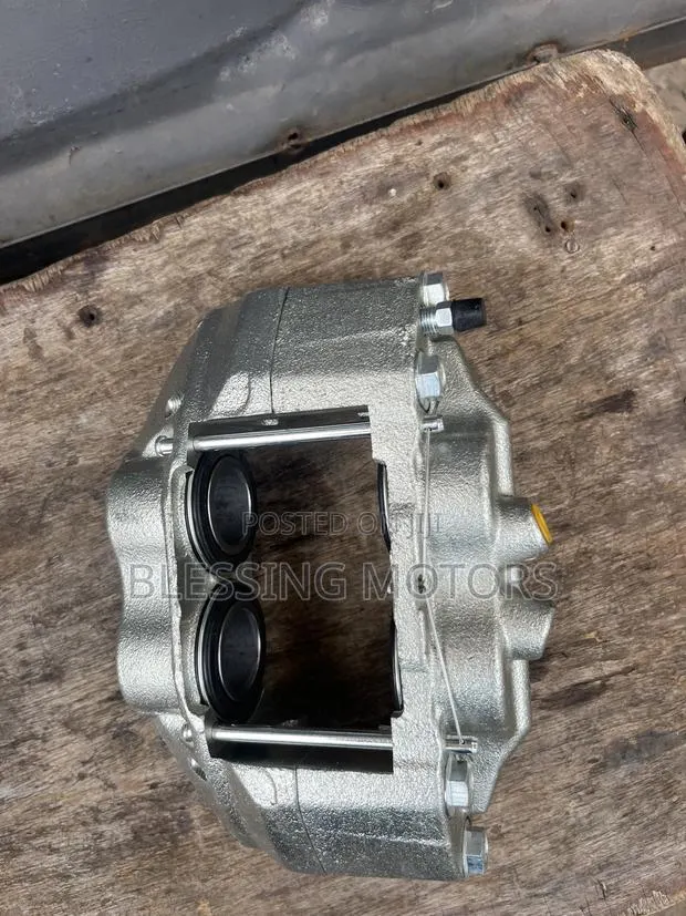 Brake Discs Calipers for Toyota Hilux · Photo 1
