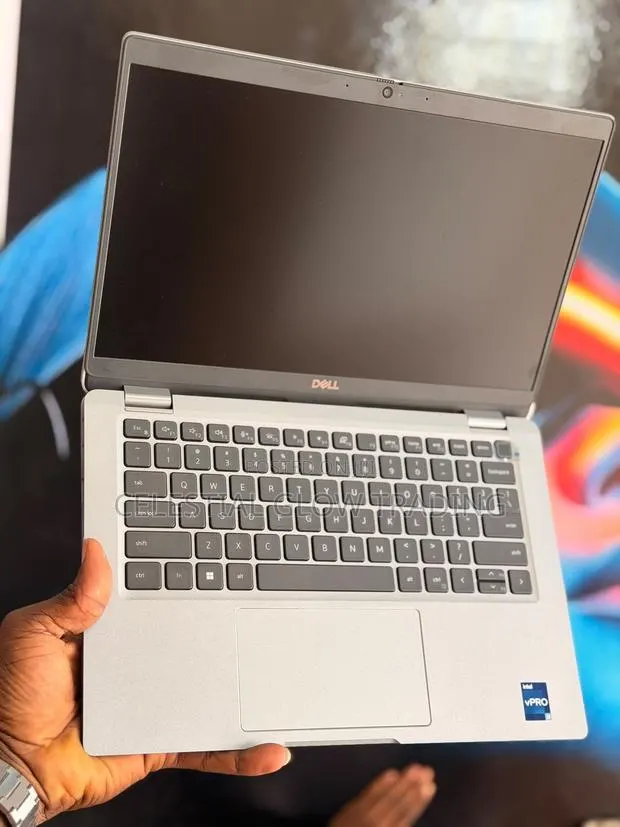 Laptop Dell Latitude 5330 16GB Intel Core i7 SSD 512GB · Photo 1
