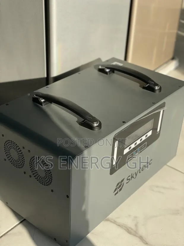 2000w/2.7kwh All-in-One Portable Power Station · Photo 1