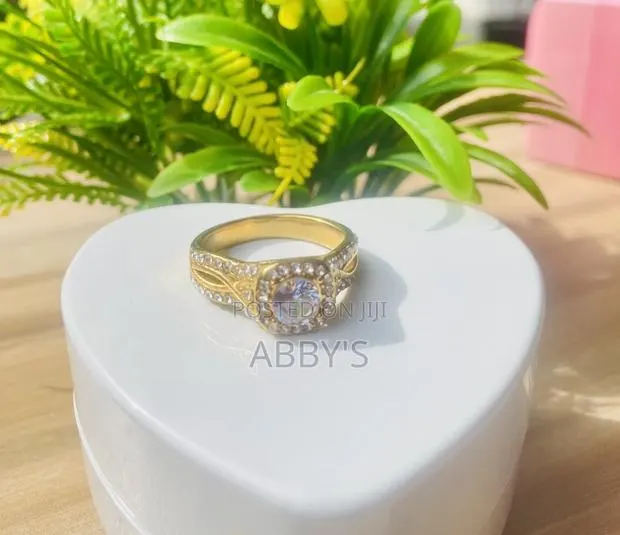 Vintage Infinity Zirconia Engagement/Promise Ring · Photo 2