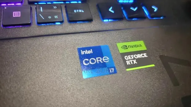 Laptop HP Omen 17 16GB Intel Core i7 SSD 512GB · Photo 1