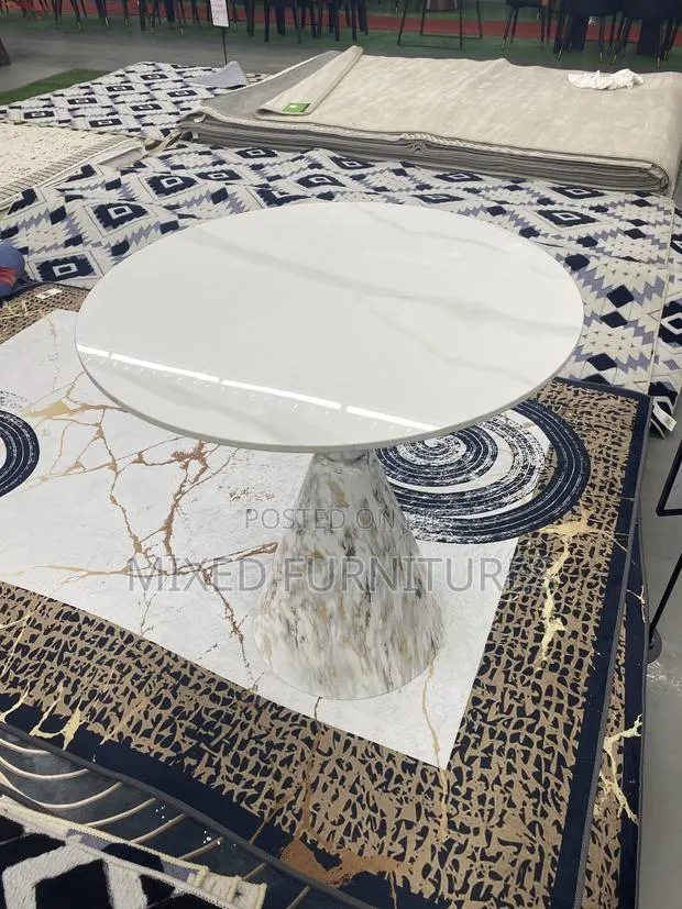 Marble Bar Table or Morden Round Table · Photo 1