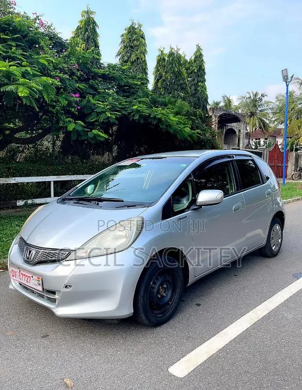 Honda Fit Automatic 2012 Silver · Photo 1