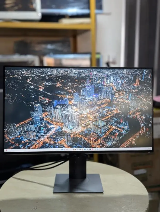 Dell U2718Q Ultra Sharp 27" Inch 4k Monitor, 3840 X 2160 at 60Hz