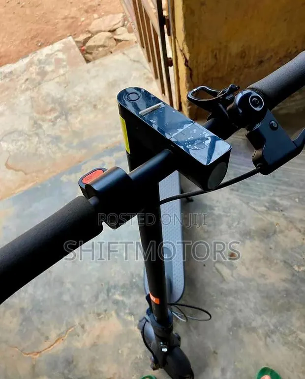 Motorcycle 2022 Black · Photo 1