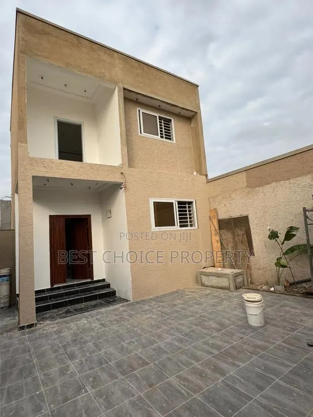 Newly Built Chamber N Hall Self Compound Lakeside Estate · Photo 1