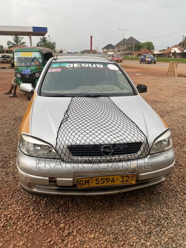 Opel Astra 1.6 Caravan 2006 Silver · Photo 1
