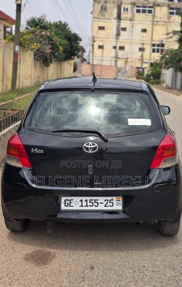 Toyota Vitz 2010 Black · Photo 1