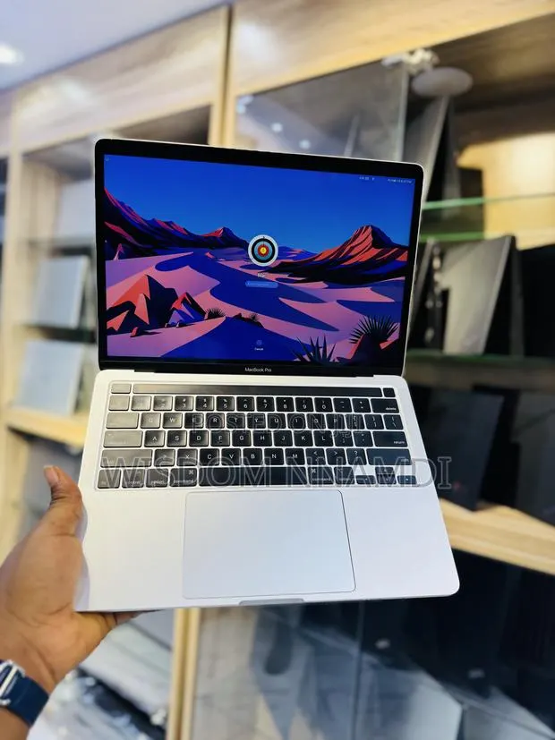 Laptop Apple MacBook Pro 2020 8GB Intel Core i5 SSD 256GB · Photo 2