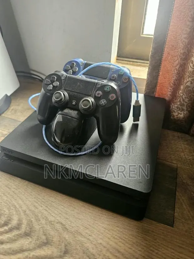 PS4 Playstation 4 Jailbreak Console, 2 Controllers, 10 Games · Photo 1