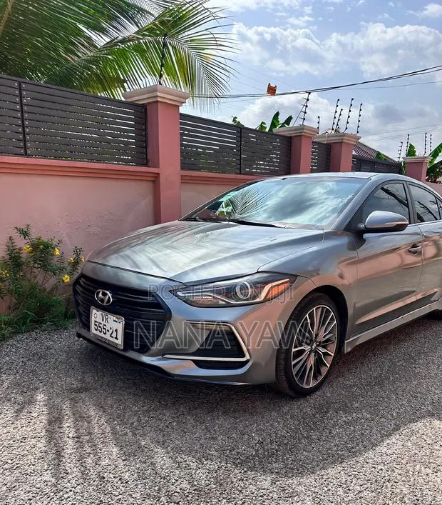 Hyundai Elantra Sport Sedan FWD (1.6L 4cyl 6M) 2017 Silver · Photo 1