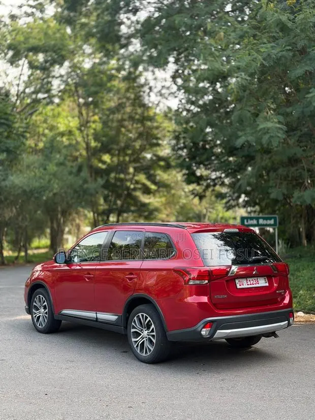 Mitsubishi Outlander SEL FWD 2017 Burgundy · Photo 1