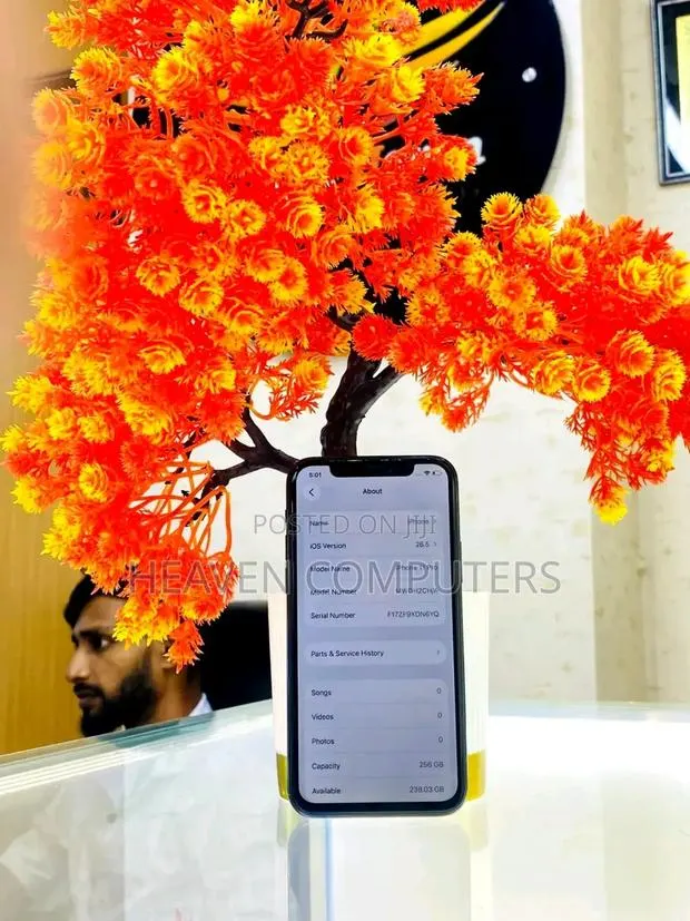 Apple iPhone 11 Pro 256 GB Black · Photo 1