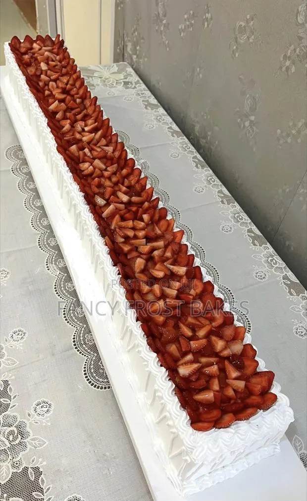 Serpentine Wedding Cake · Photo 1