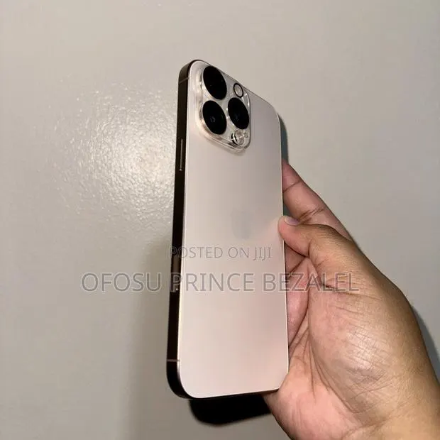 Apple iPhone 16 Pro 128 GB Gold · Photo 1