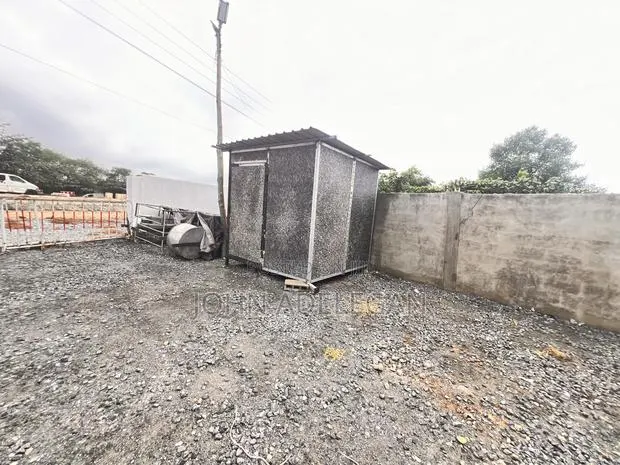 Kiosk (Momo, Storage, Shop, Security Post) · Photo 4