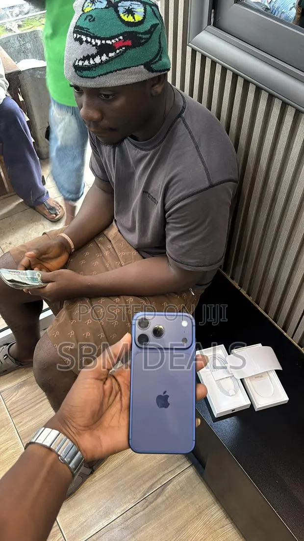 Apple iPhone 17 Pro Max 256 GB Blue · Photo 1