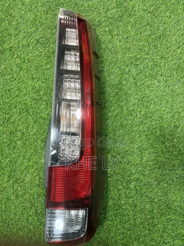Noah 2014 Tail Light · Photo 1