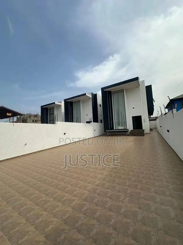 4bdrm House in Ashaley Botwe, School Junction for sale · Photo 1
