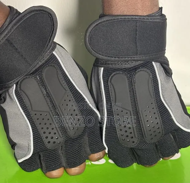 Quality Fitness Gym Gloves for Men and Women · Photo 1
