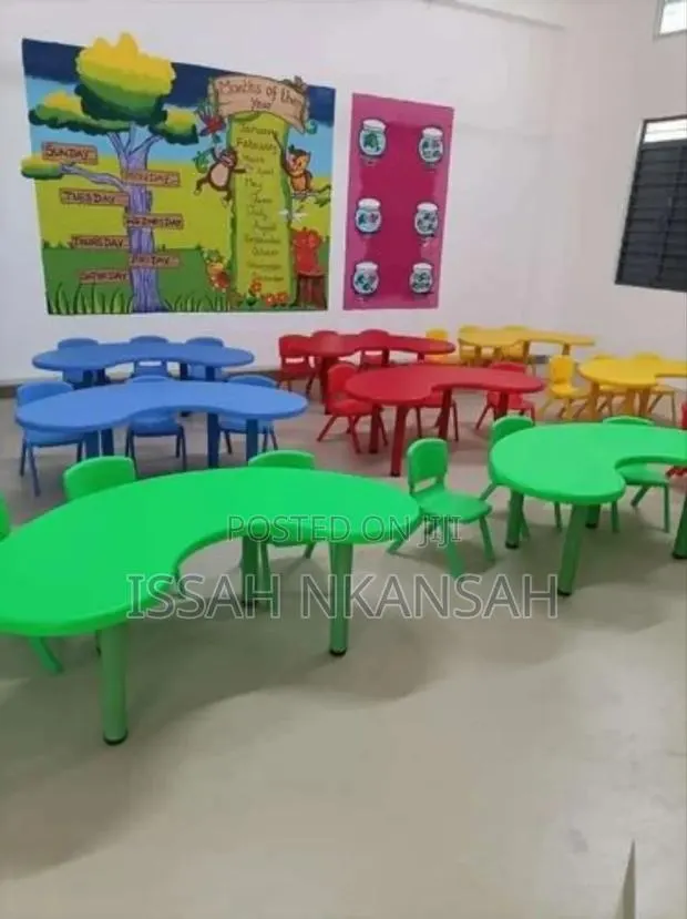 Half Moon Kids Table and 4 Chairs · Photo 2