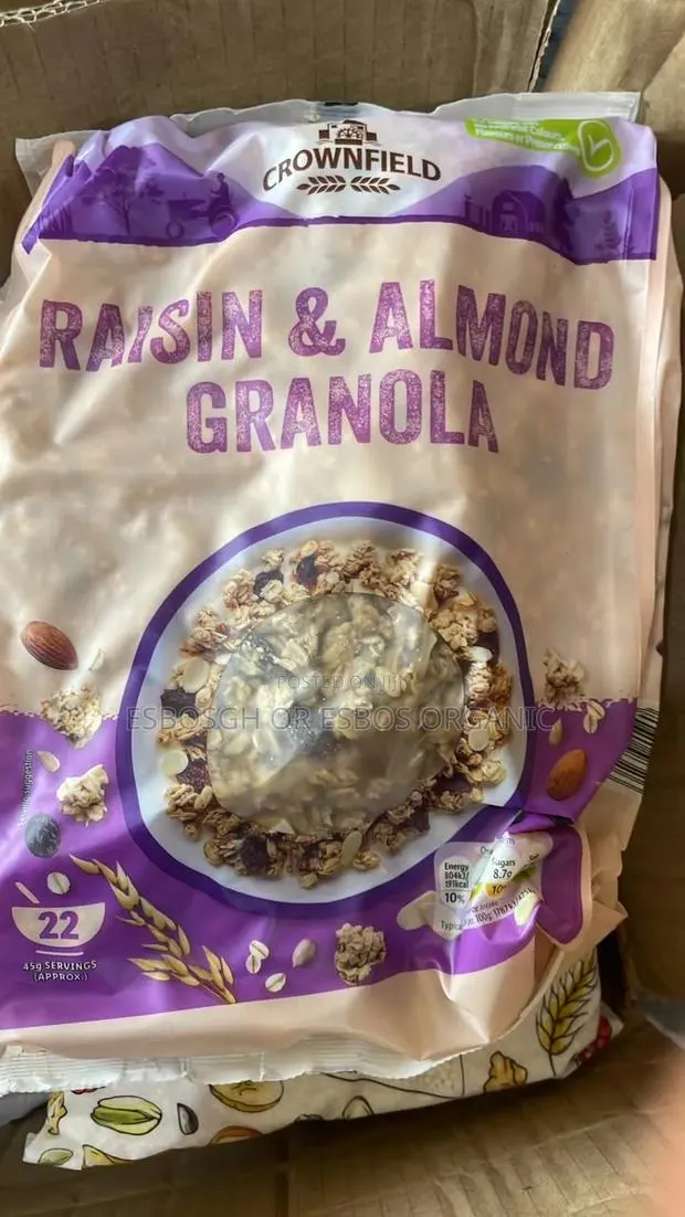 Raisins and Almond Granola · Photo 1