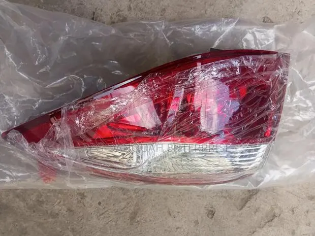 Toyota Corolla 2014,2015 Taillight Pair · Photo 1
