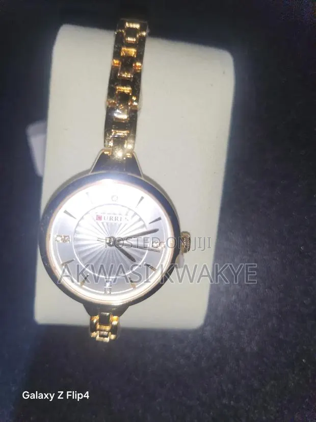 Curren 9097 Women's Casual Quartz Waterproof Fashion Wristwatch · Photo 1