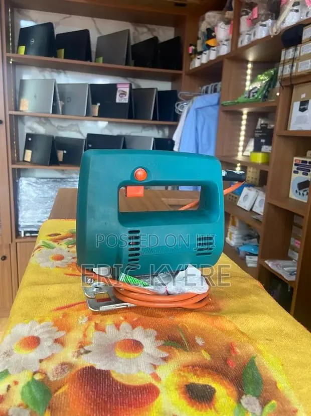 Electric Jigsaw - Black Decker · Photo 1