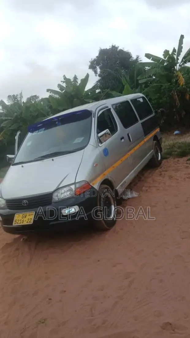 Toyota HiAce 2022 Grey · Photo 1