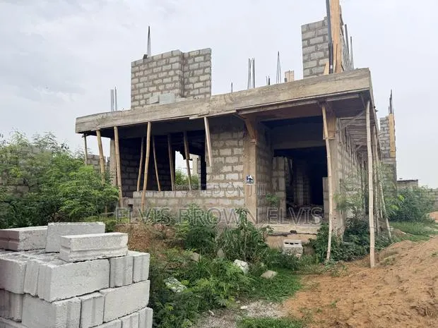 3bdrm Duplex in West Trasacco Or, Nmai-Dzorn for sale · Photo 1