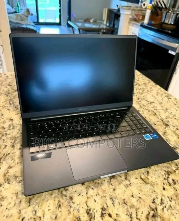 Laptop Samsung Galaxy Book4 16GB Intel Core i5 SSD 512GB · Photo 1