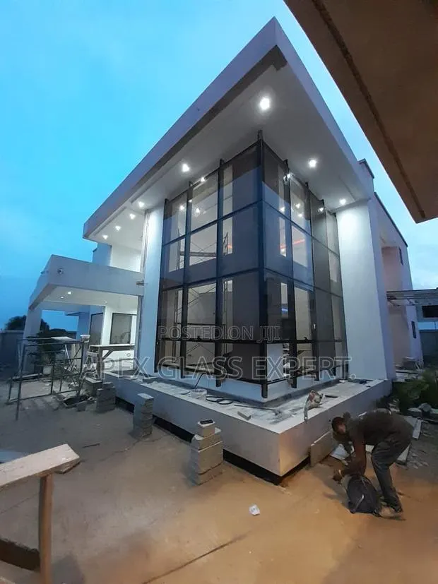 Curtain Wall · Photo 1