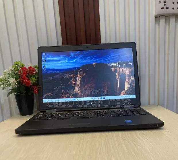 Laptop Dell Latitude E5550 4GB Intel Core i3 HDD 500GB · Photo 1