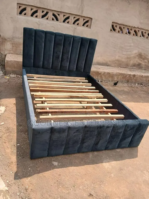 60/80 Bed Frame · Photo 1