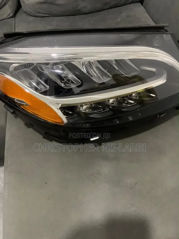 2020 C300 Headlight · Photo 1
