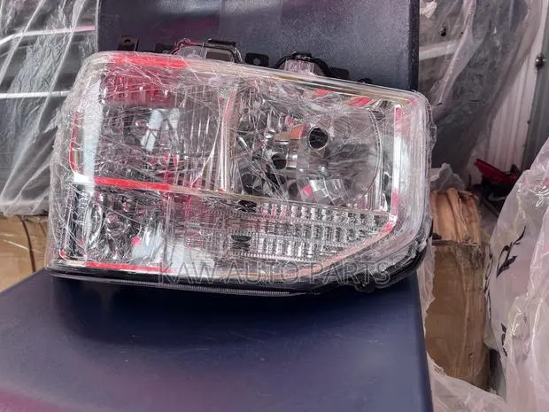 2017,2018,2019,202,2021,2022,2023 Headlight for Toyota Coaster · Photo 1