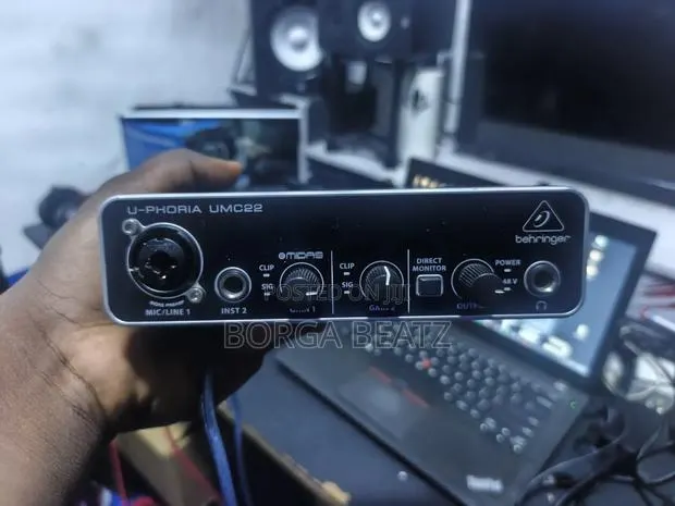 Behringer Uphoria Um22 Soundcard/ Audio Interface · Photo 1