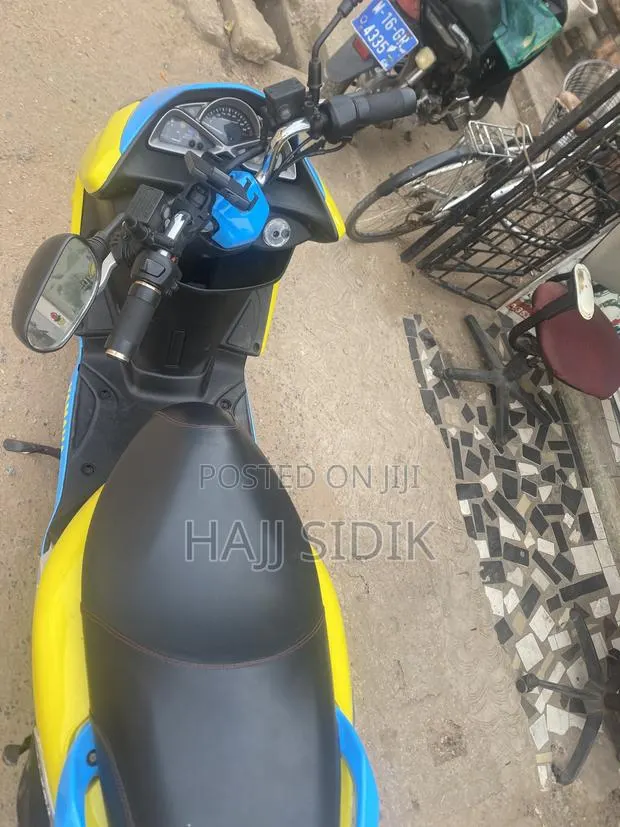 Yamaha Majesty 2023 Yellow · Photo 1