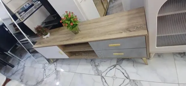 Wooden Tv Stand · Photo 1