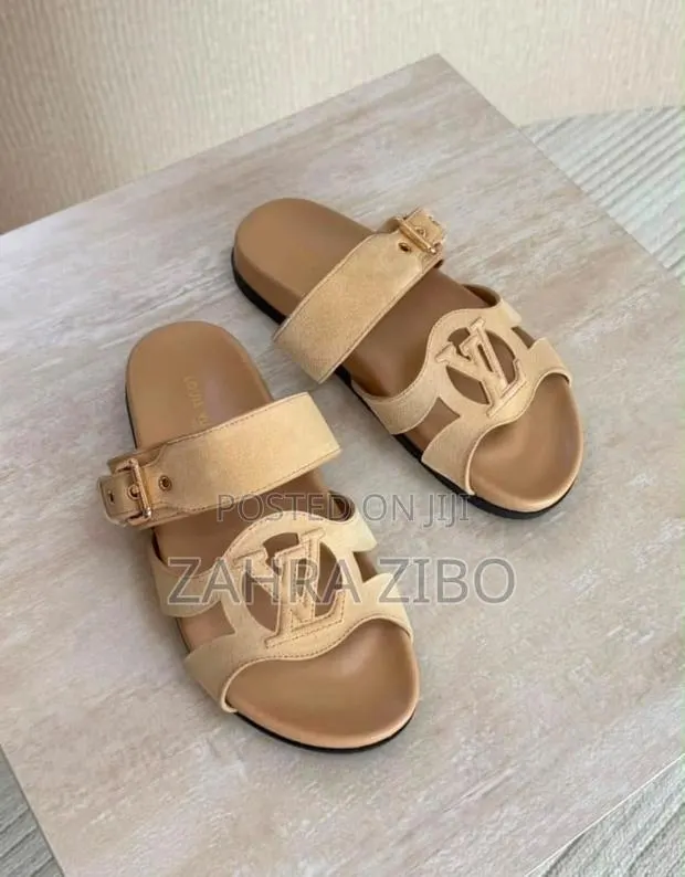 Louis Vuitton Sandals · Photo 1