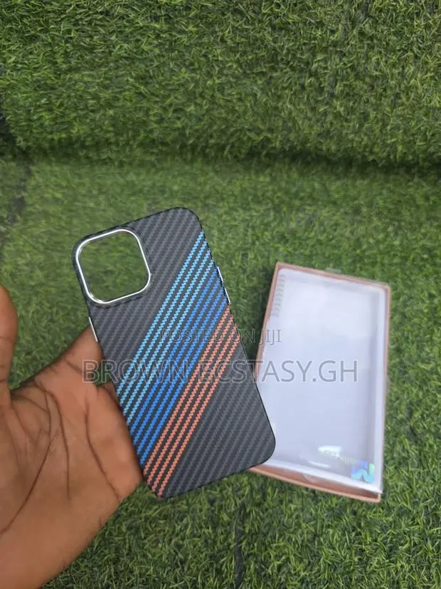 iPhone 12/13 Pro Max Carbon Fiber Case · Photo 1
