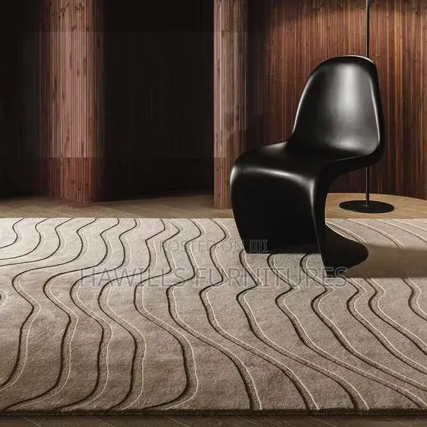 Plastic Dining Chair · Photo 1