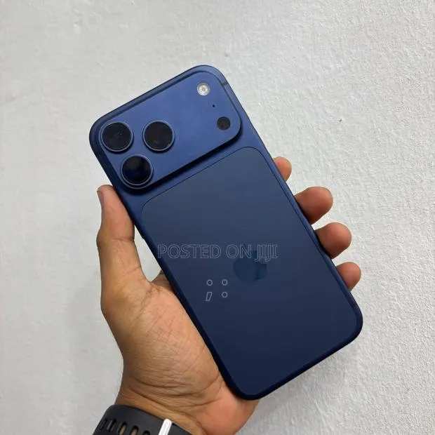 Apple iPhone 17 Pro Max 512 GB Blue · Photo 1
