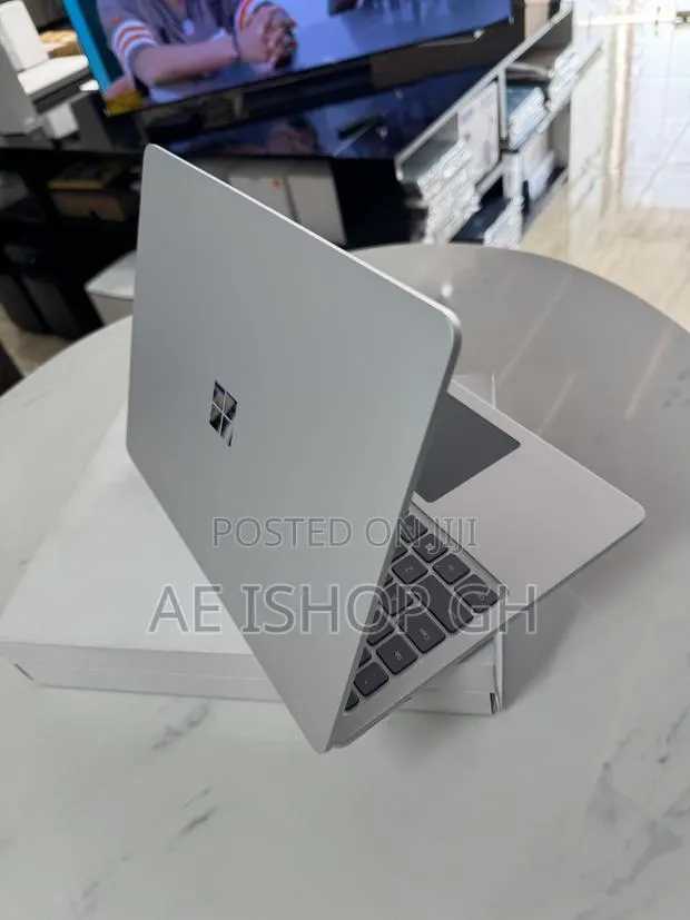 New Microsoft Surface Laptop 16GB Qualcomm Snapdragon X Plus SSD 256GB · Photo 1